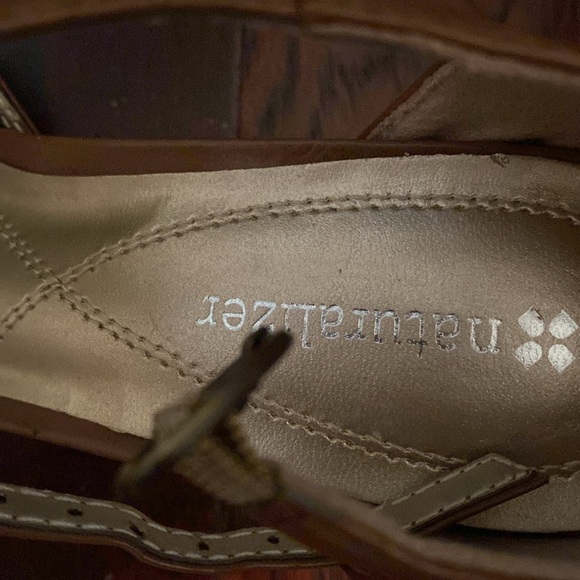 Women’s Immaculate Condition Naturalizer Brand T strap, Leather Shoe size7.5 - Picture 10 of 10